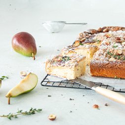 Birnen-Blechkuchen mit Crumble