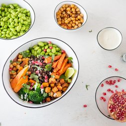 Orientalische Quinoa-Bowl